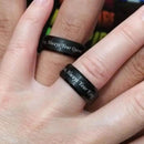 Sort forlovelsesring