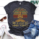 Jeg er for det meste Fred, Kærlighed og Lys og en smule Go Yoga T-Shirt