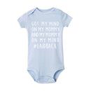 Sender mine tanker til min mor Onesie