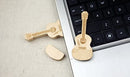USB-stik i træguitar-design