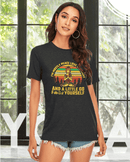 Jeg er for det meste Fred, Kærlighed og Lys og en smule Go Yoga T-Shirt